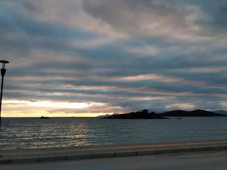 Peramos Apartments Néa Péramos Bagian luar foto