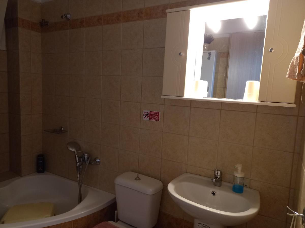 Peramos Apartments Néa Péramos Bagian luar foto