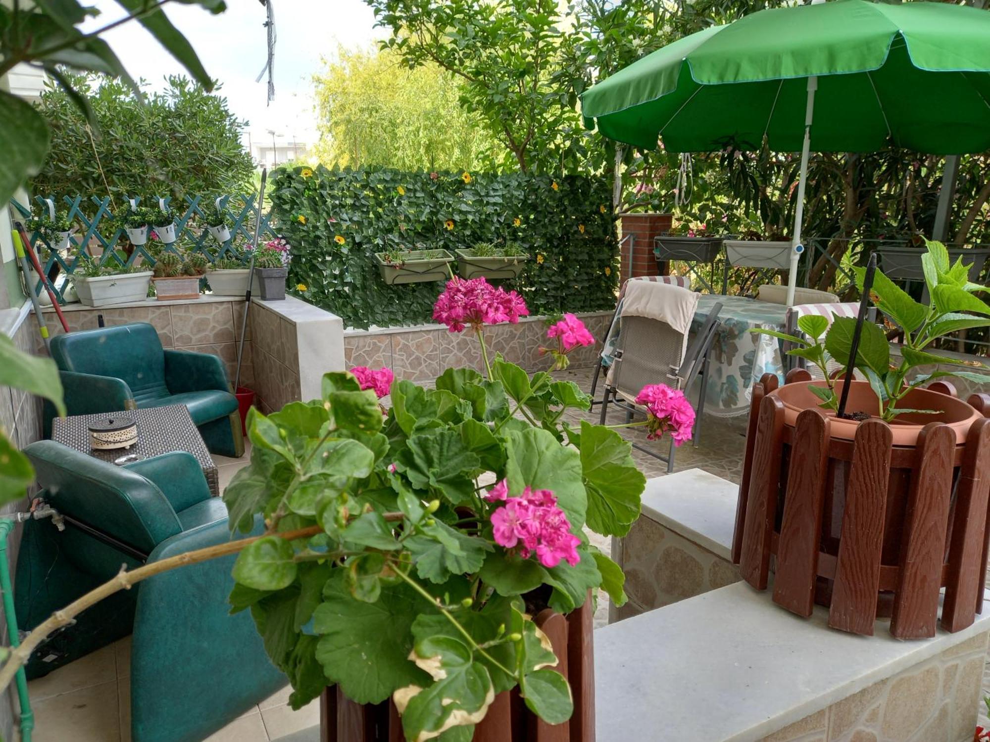 Peramos Apartments Néa Péramos Bagian luar foto
